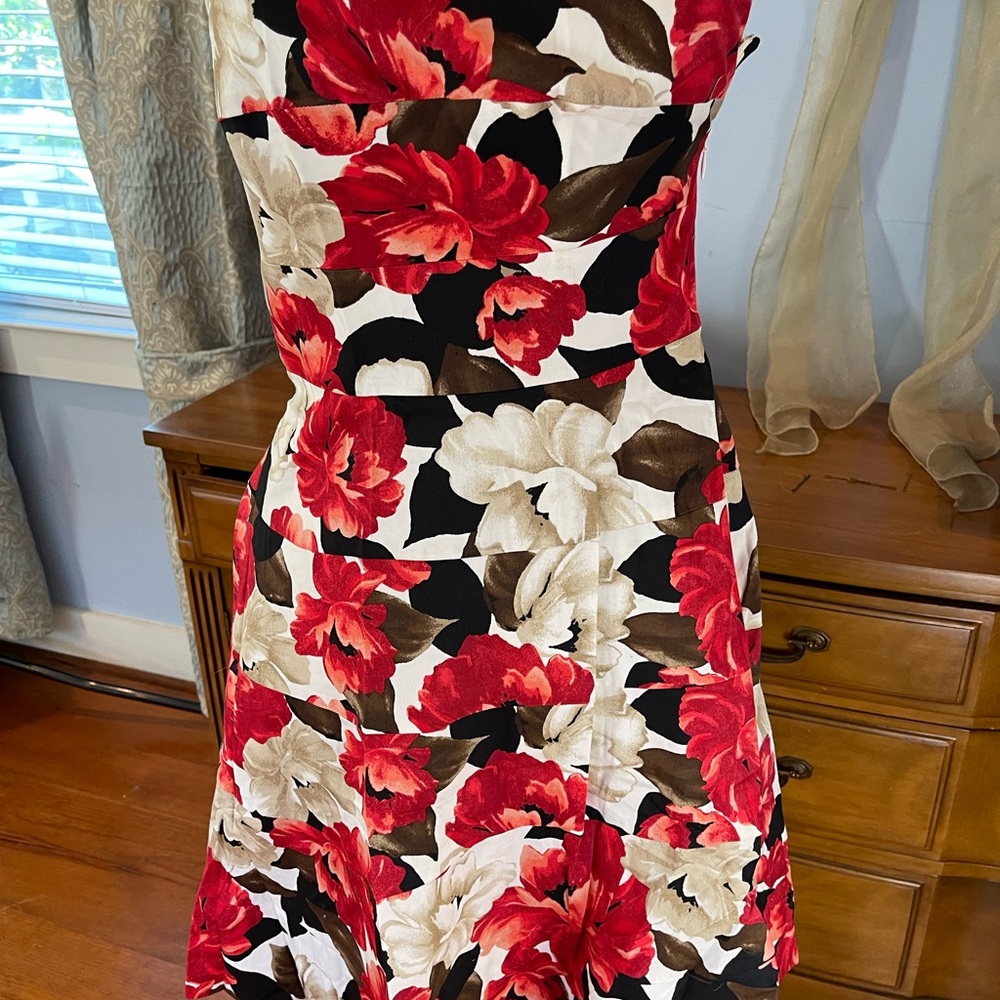 White House Black Market red rose 🌹 - Picture 3 of 4
